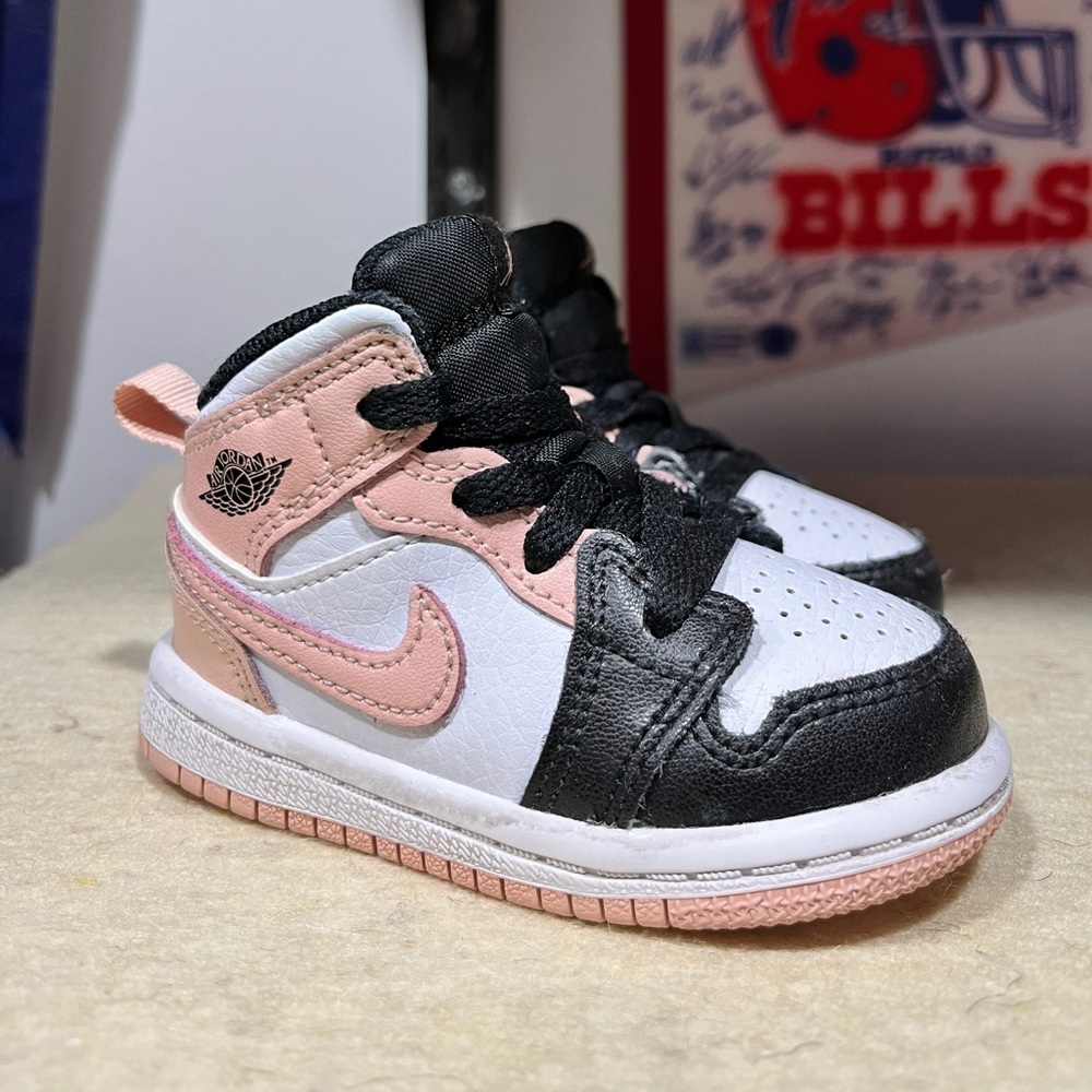 Jordan 1 mid